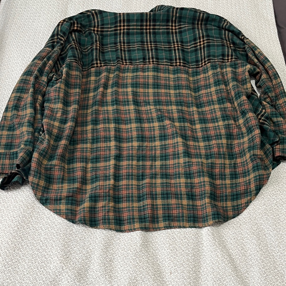 American Eagle Green Plaid Oversized Button-Up - Picture 5 of 5